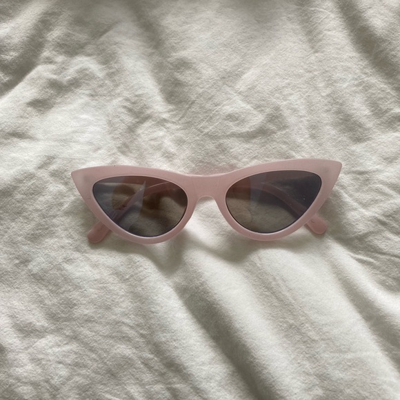 Pink pointy sunglasses - Picture 1 of 1